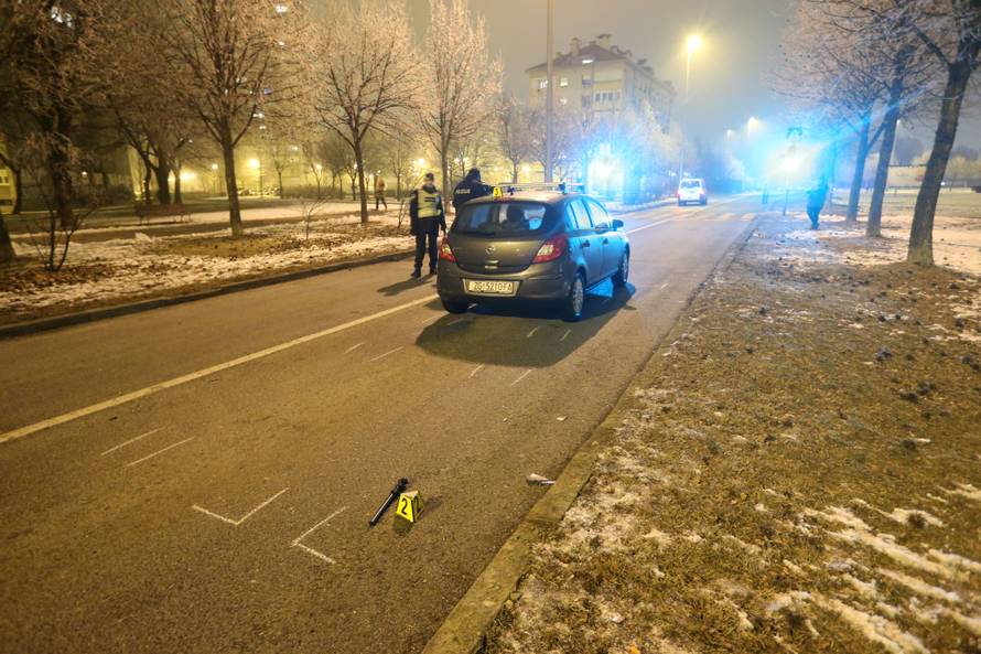 Teška nesreća: Auto naletio na policajce dok su radili očevid