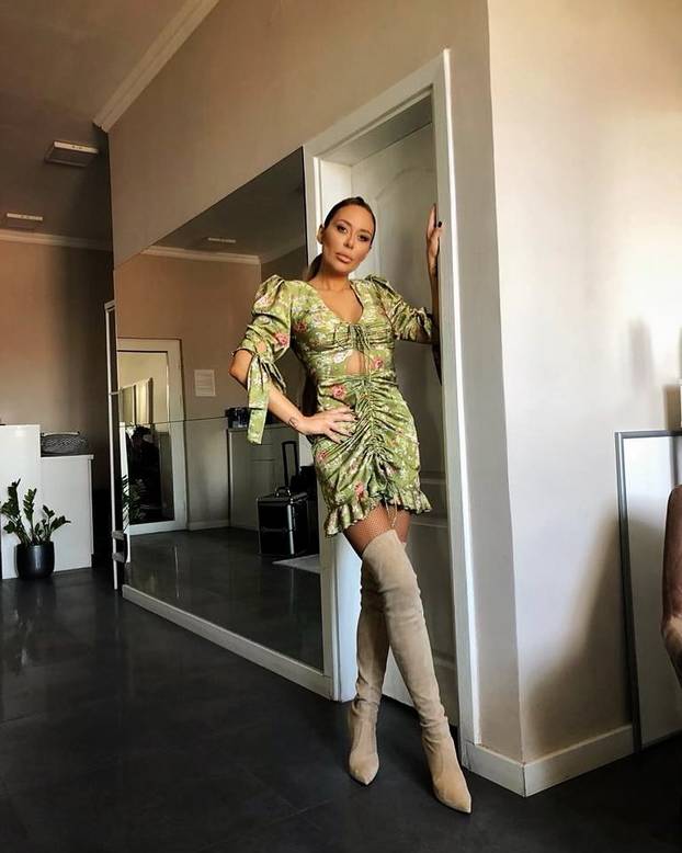 FOTO Drama između Ane Nikolić i Raleta ne prestaje, a evo kako se ona mijenjala kroz karijeru...