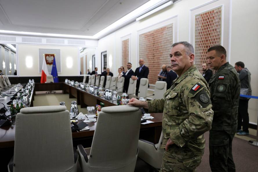 Extraordinary government meeting at the Chancellery of the Prime Minister in Warsaw