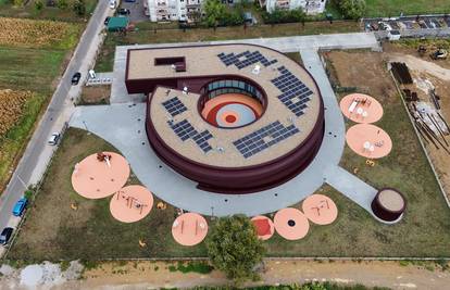 FOTO Ovo nije IT firma nego novi dječji vrtić u Svetoj Klari.  U modernu zgradu stiže 240 djece