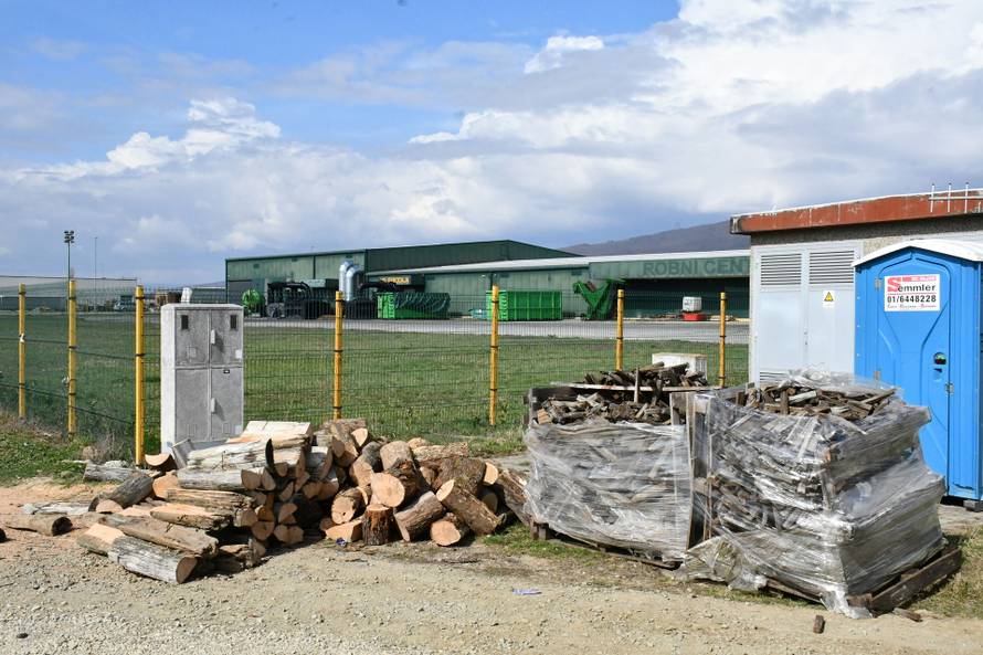 24sata Kutjevo: Mještani već treći dan blokiraju prilaze kompostani iz koje se širi nepodnošljiv smrad