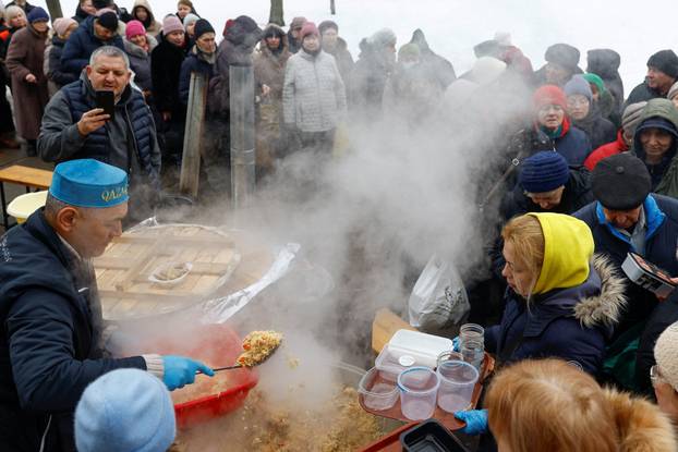 Residents cope with electricity, heating and water outages following Russian attacks on Ukraine's infrastructure in Kyiv