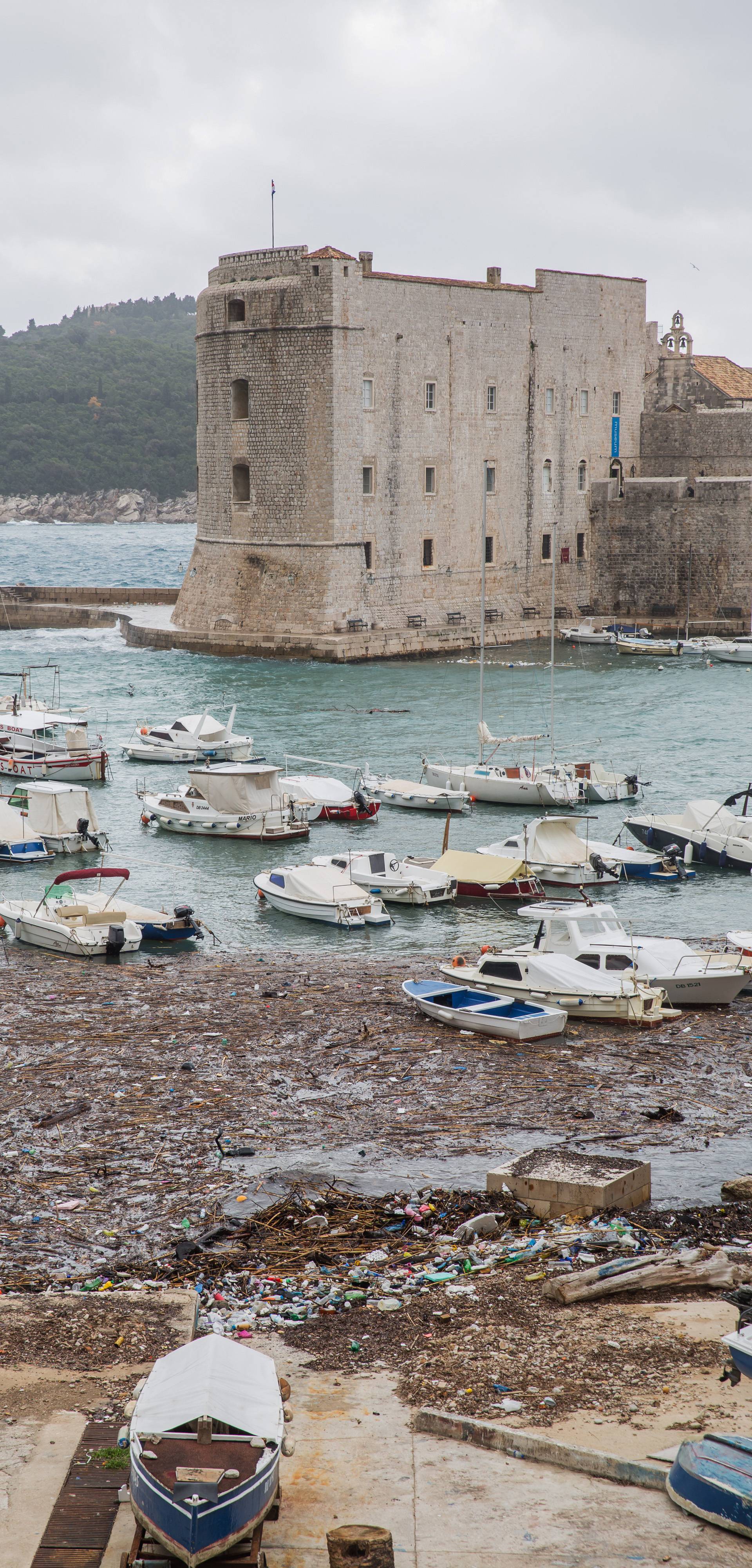 Dubrovnik: Smeće na plaži Banje