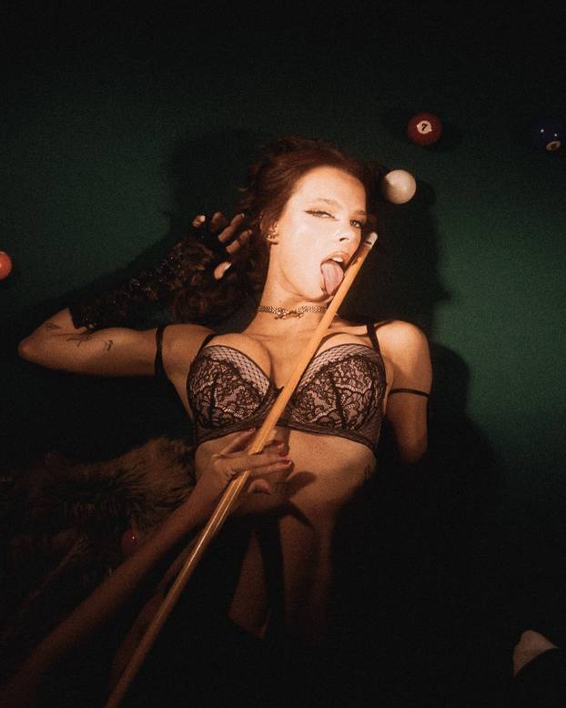 FOTO Bujna Ashley obožava premalene bikinije, ali njezinim fanovima to uopće ne smeta