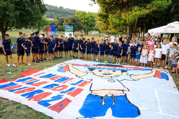 Split: Veliko druÅ¾enje navijaÃ¨a Hajduka Pod bijelim barjakom