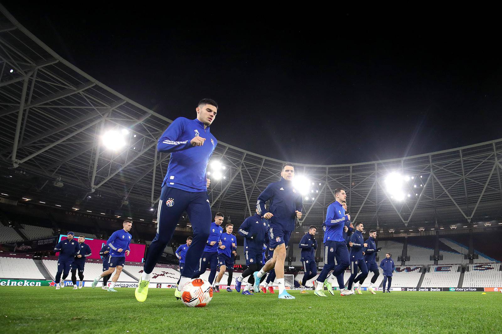 Dinamo u Londonu odradio večernji trening