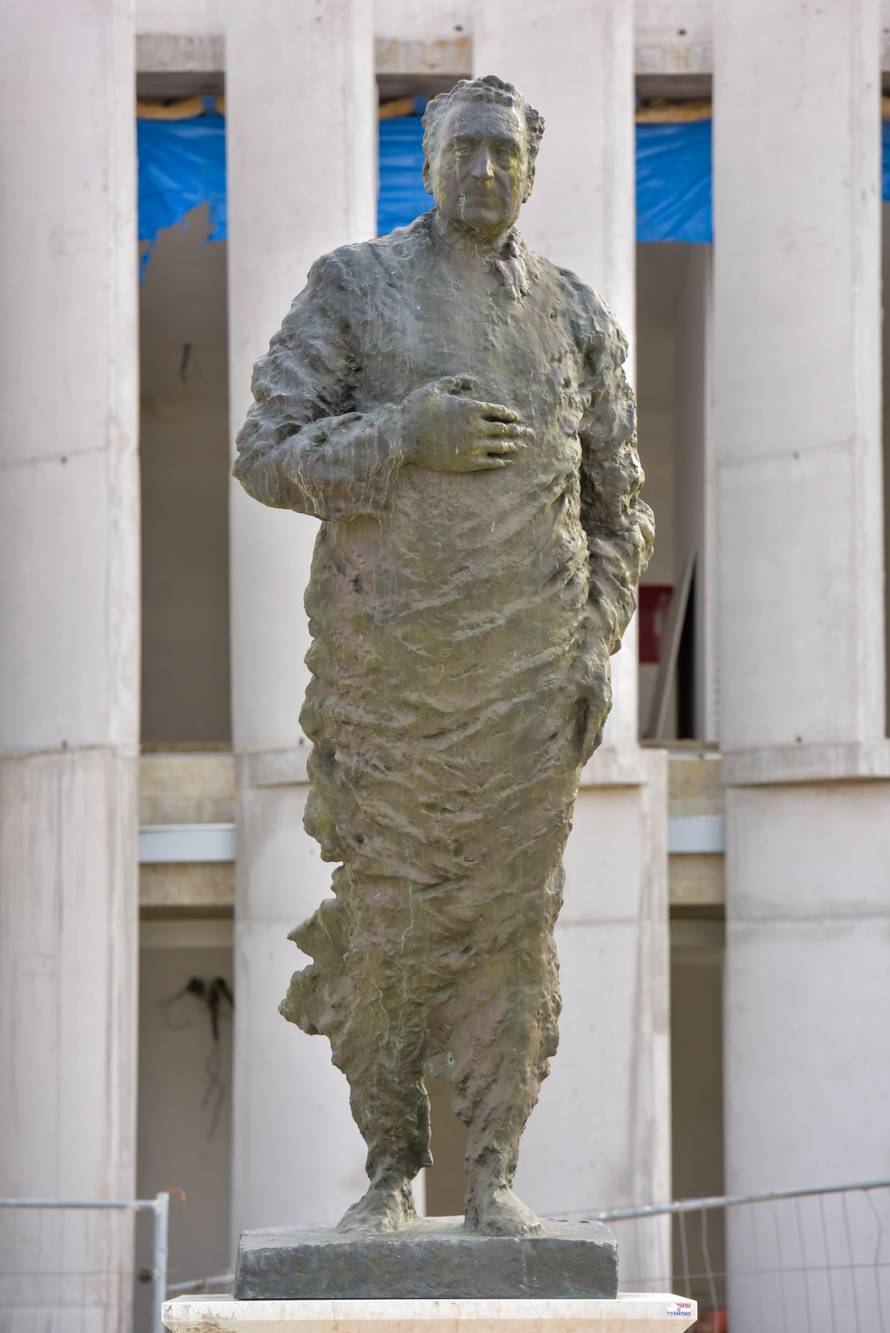 Å kabrnja: Spomenik dr. Franji TuÄmanu