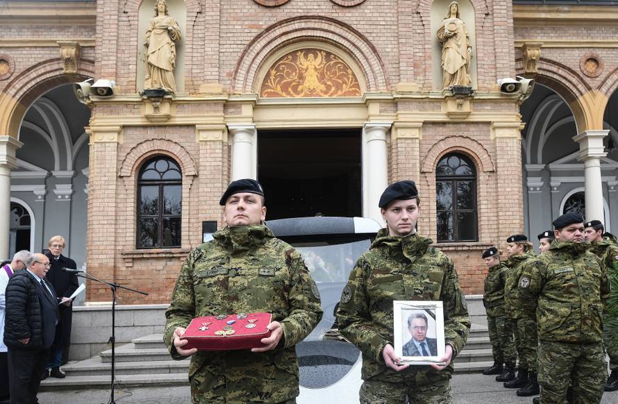 Supruga Dudeka neutješna na sprovodu: 'Ostao si naš pajdaš'