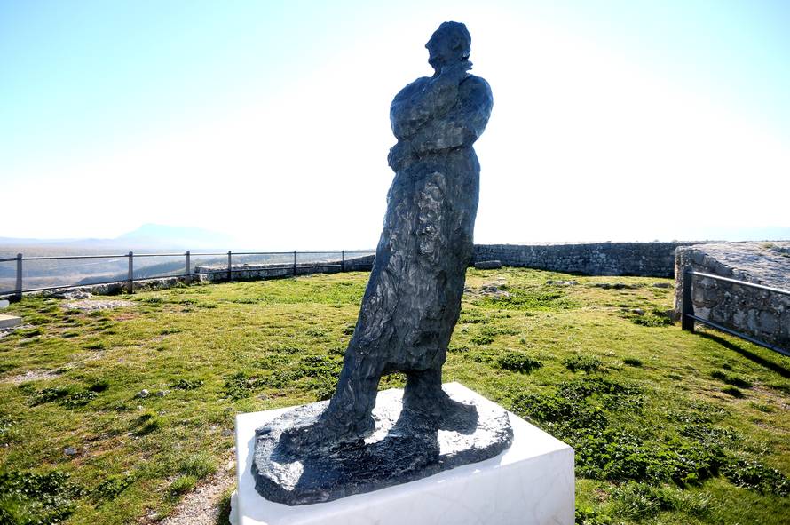 Knin: Spomenik prvom hrvatskom predsjedniku Franji TuÄmanu