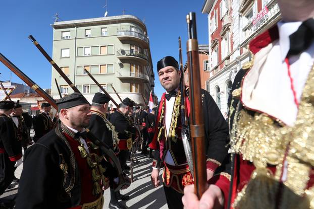 Pula: Mimohod Bokeljske mornarice u Puli