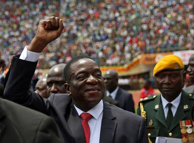 Emmerson Mnangagwa arrives to be sworn in as Zimbabwe