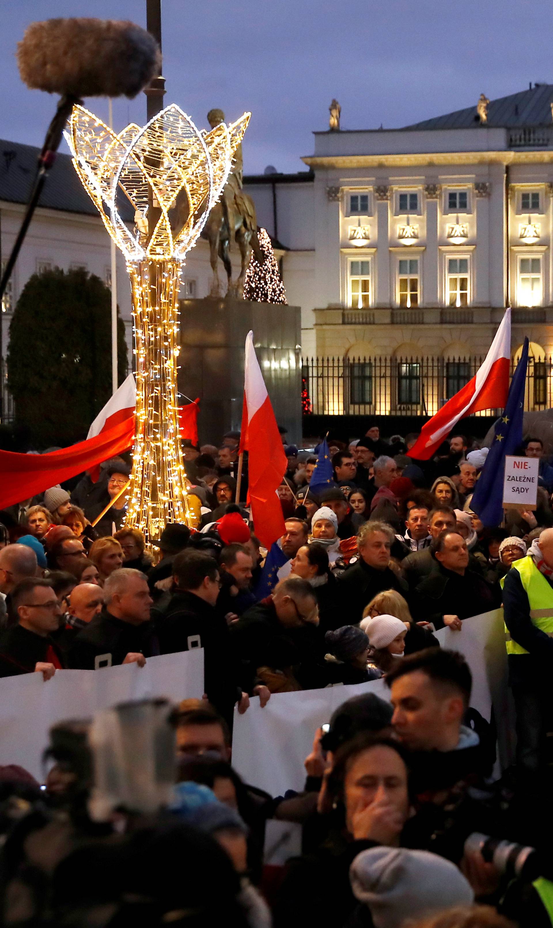 People protest against judiciary reform in Warsaw