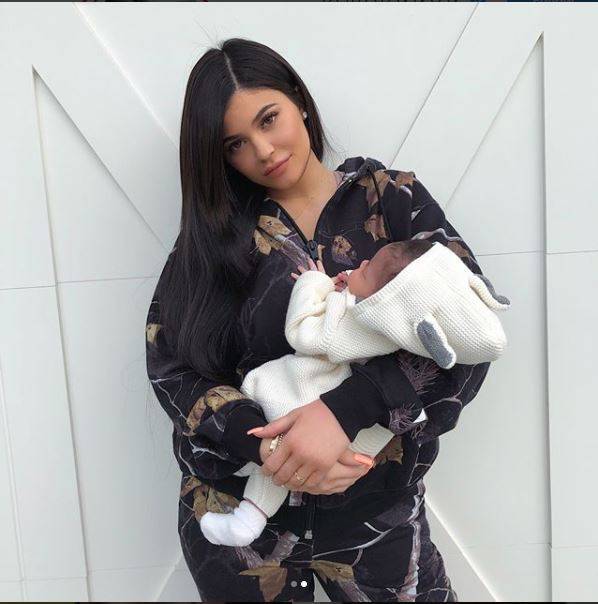 Kylie Jenner ne štedi na kćeri: Stormi otvarala skupe darove