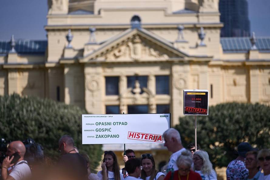 Zagreb: Okupljanje prosvjednika Hodaj za Liku, hodaj za Hrvatsku