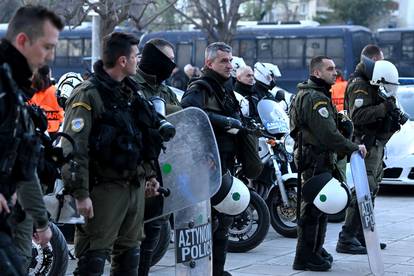 Grčki policajci zbog Boysa pod punom opremom, a njih nema. PAOK nije ni napunio stadion!?