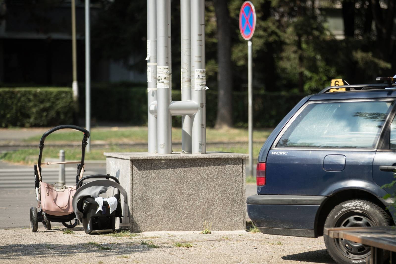 Zagreb: Nakon sudara automobil odbaÄen na nogostup naletio na majku s djetetom u Travnom