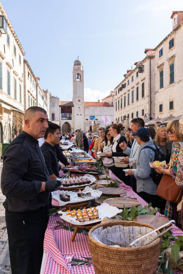 Dubrovnik: Tradicionalna Dubrovačka trpeza na Stradunu