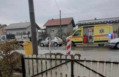 FOTO U sudaru tri automobila u Dugom Selu dvoje ozlijeđenih