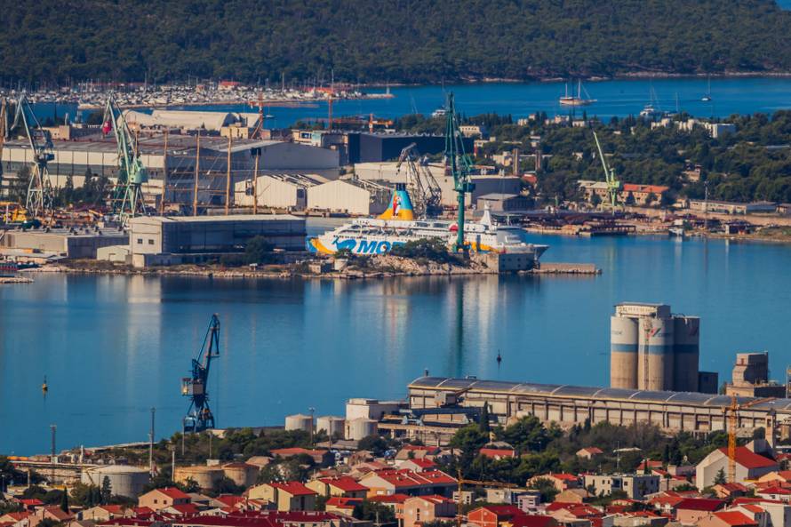 Pogled na brod Moby Drea koji se i dalje nalazi u splitskom škveru