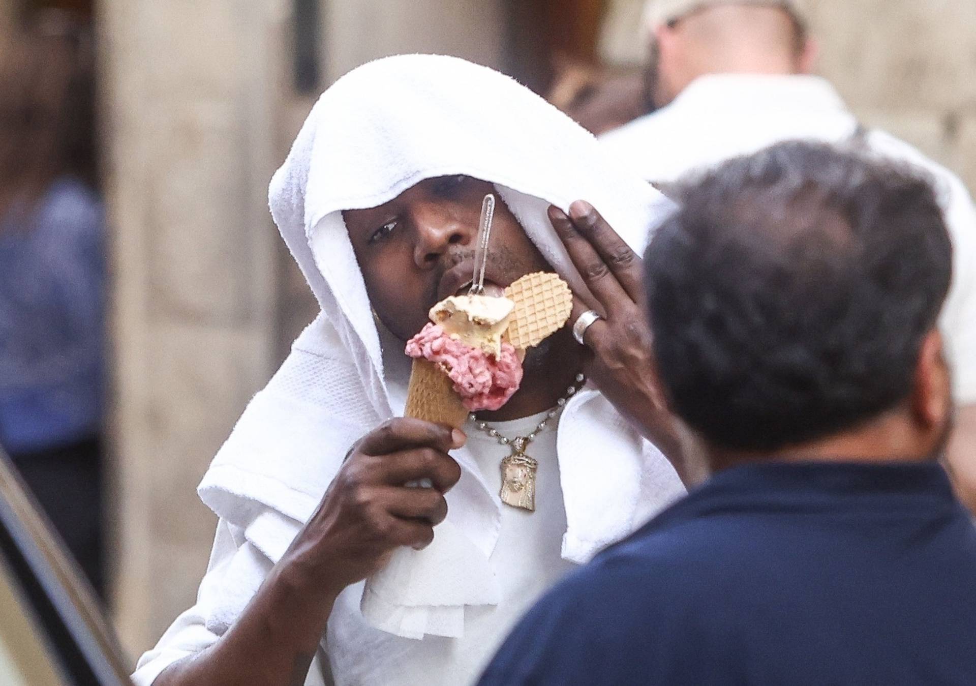 *PREMIUM-EXCLUSIVE* *MUST CALL FOR PRICING* The American Rapper Kanye West and his partner, the Architectural designer and Kim K lookalike Bianca Censori spotted out in the Italian city of Florence.
*PICTURES TAKEN ON 01/08/2023*