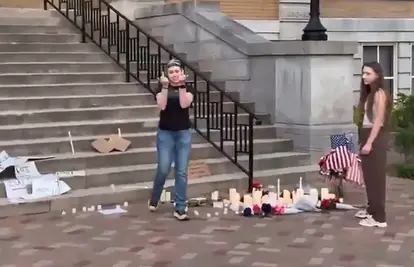 Uništile spomenik Kirku, dobile otkaz. Sad žicaju pare za kaznu