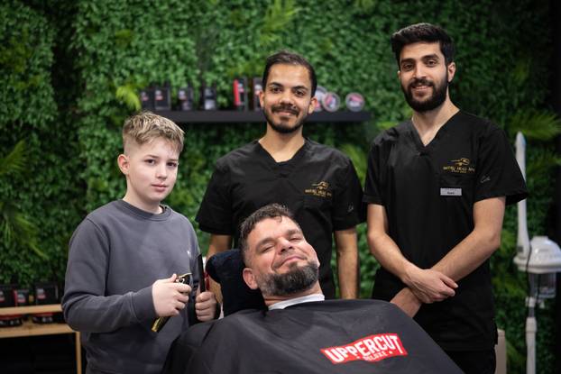 Zagreb: Najmlađi hrvatski frizer, Osječanin Leon Zarić na edukaciji sa profesionalnim barberima