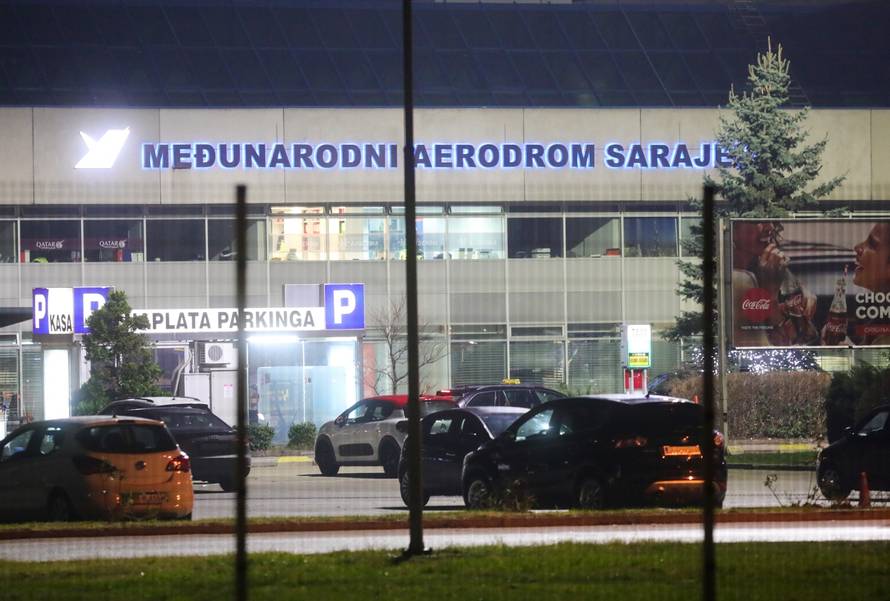 Sarajevo: Policijsko osiguranje kod zračne luke gdje su sletjeli deportirani pripadnici IDIL-a