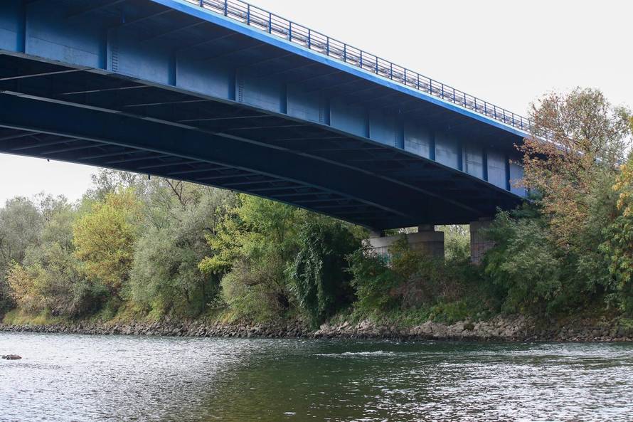 Zagreb: Zatvoren most Sava zbog puknuća dva čelična ležaja