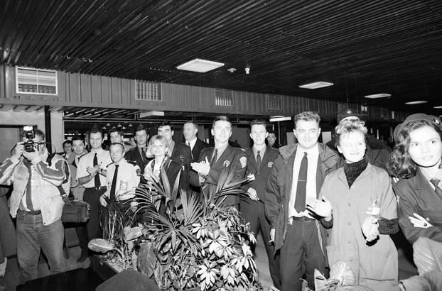 Zagreb: Povratak Anice Kovač s izbora za Miss svijeta gdje je okrunjena prvom pratiljom, 20.11.1995.