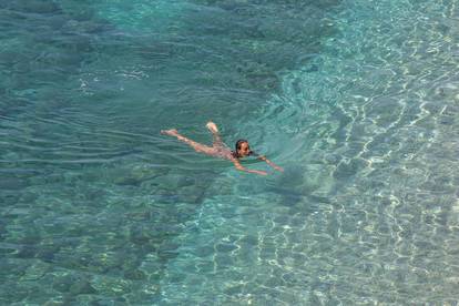 FOTO Ljeto nam se vratilo u grad! Evo kako su Dubrovčani proveli sunčan dan na plaži