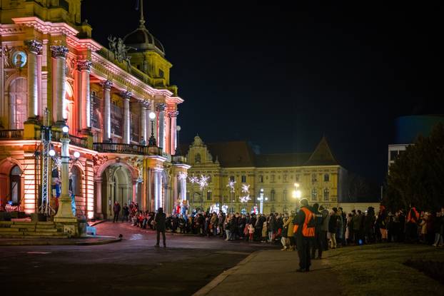Zagreb: Prijenos baletne bajke Orašar ispred HNK