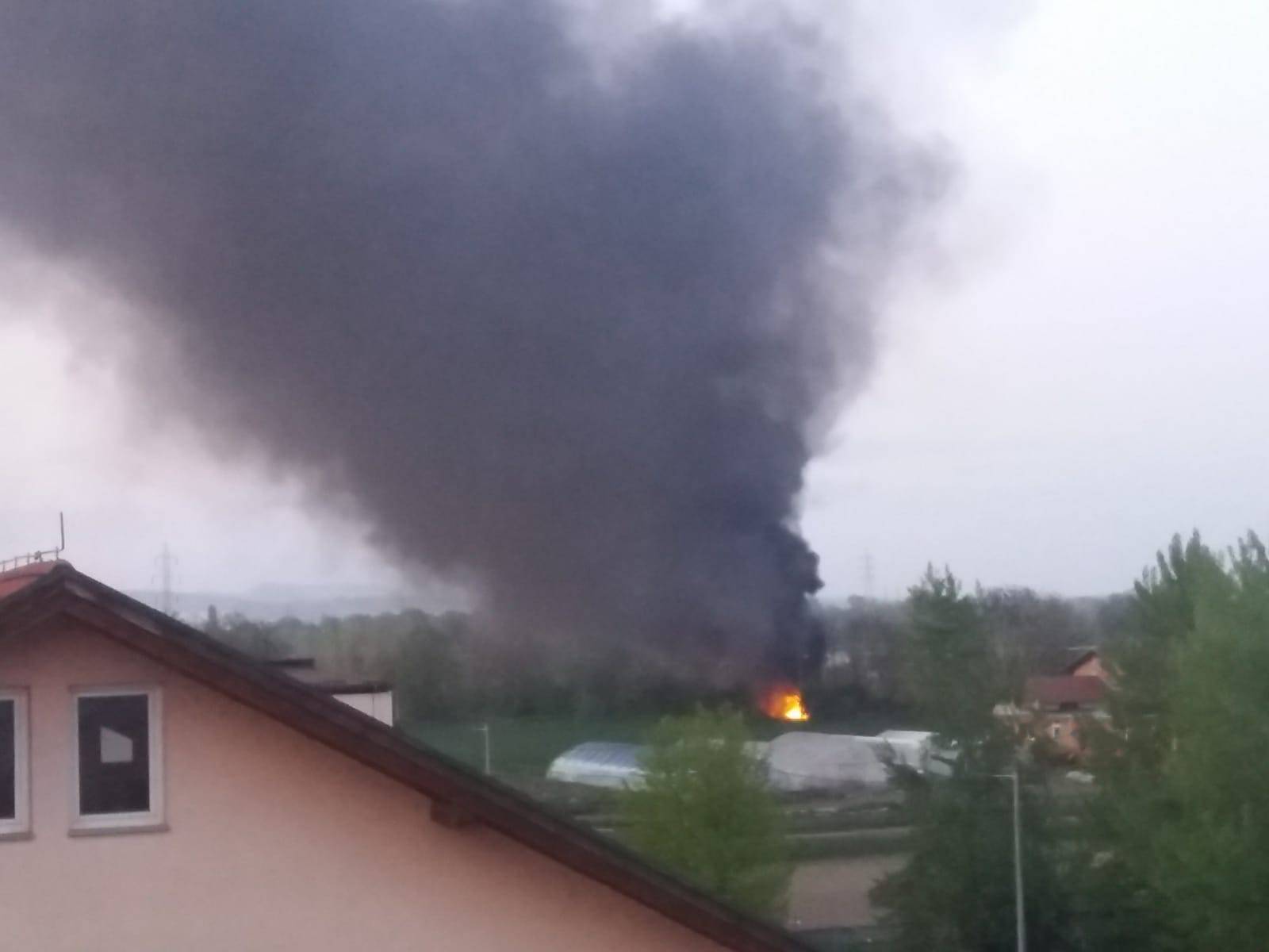 Požar u Novom Zagrebu: Gorio glomazni otpad kod Jakuševca