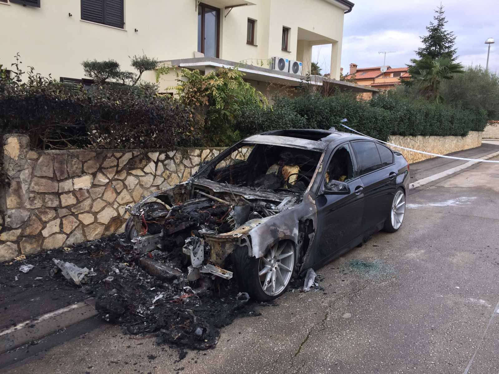 'Nudim 50.000 eura, dajte mi informaciju tko je zapalio aute'