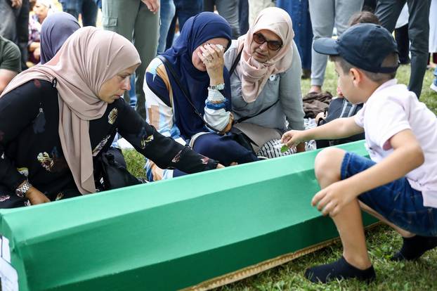 Obitelji ubijenih u Srebrenici prisjećaju se svojih najmilijih