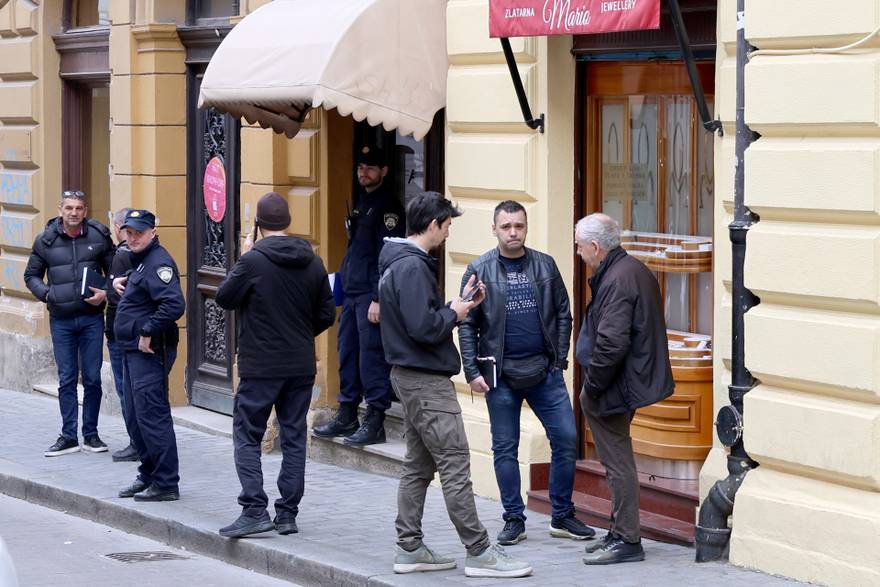 Policijski očevid zbog pljačke zlatarnice na Krvavom mostu
