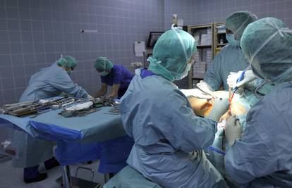 Strava u bolnici: 'Doktor mi je probio organe i uništio me...'
