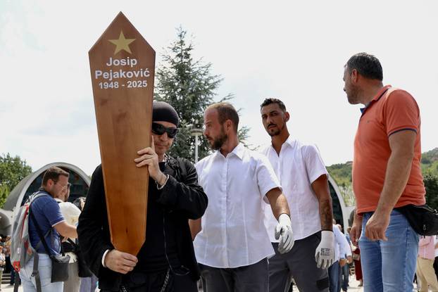 Sprovod glumca Josipa Pejakovića u Sarajevu