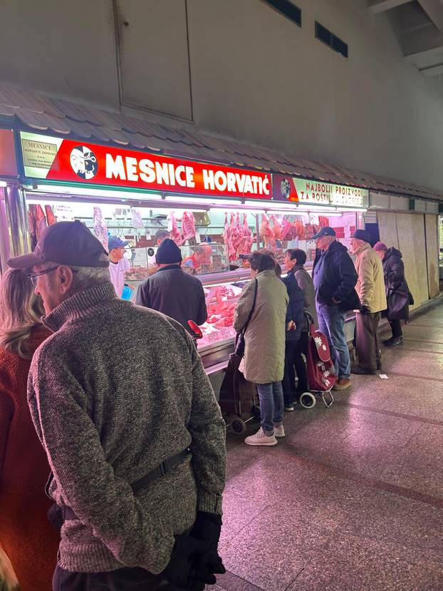 FOTO Građani šokirani! Za kilu janjetine 20 eura, rajčice po 7, a orada na Dolcu čak 28 eura