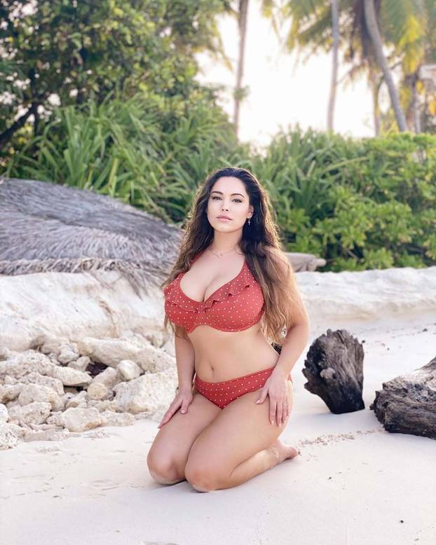 FOTO 'Najsavršenijim tijelom na svijetu' osvajala je naslovnice, bujne grudi su joj zaštitni znak