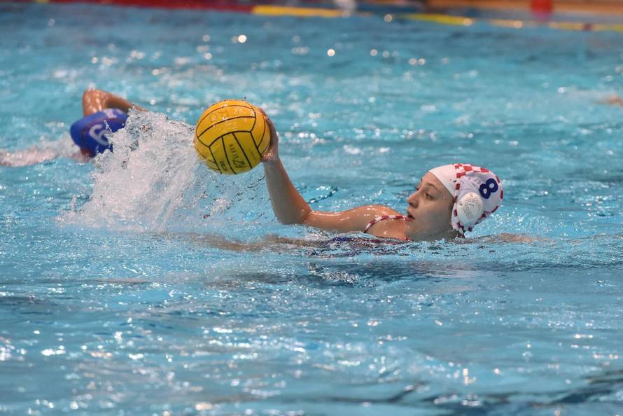 Tko je Zvonimir Butić, igrač koji je udario Španjolca? I njegove četiri sestre igraju za Hrvatsku