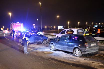 Više automobila sudarilo se na zagrebačkoj Aveniji Dubrovnik