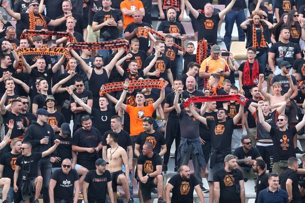 Navijači na stadionu na Rujevici uoči početka finala kupa između Hajduka i Šibenika