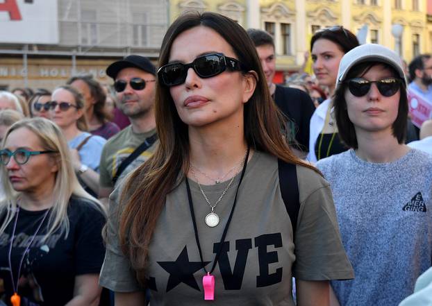 Zagreb: Severina dala podršku na prosvjedu "Dosta!" u znak solidarnosti za prekid trudnoće