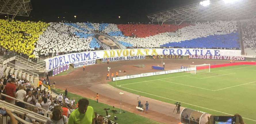 Prekrasna koreografija Torcide: 'Rajska djevo, kraljice Hrvata’