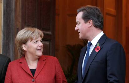 Merkel u posjetu V. Britaniji, sastala se s Cameronom