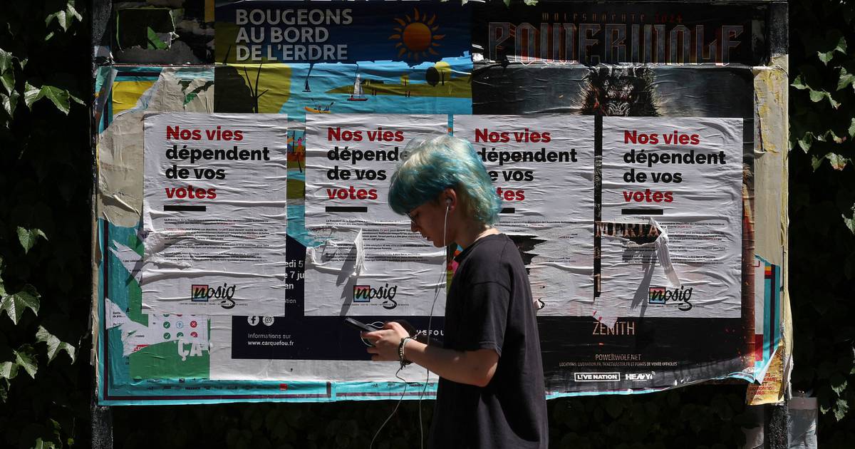 High turnout in French elections prompts many shops to barricade against potential violence