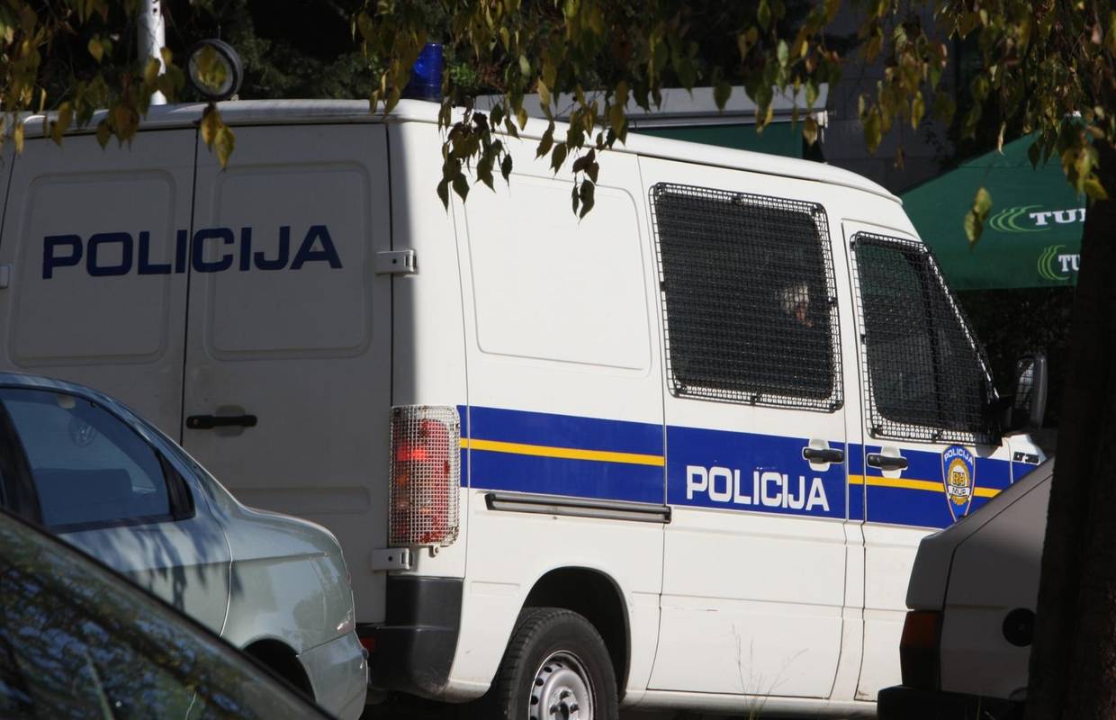Muškarac (55) mjesec dana je živio pokraj tijela mrtvog oca