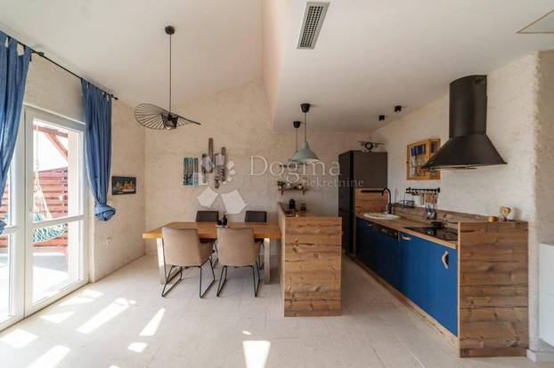 FOTO Prodaje se egzotična vila u blizini Paklenice: Pogledajte kako tek izgleda iznutra