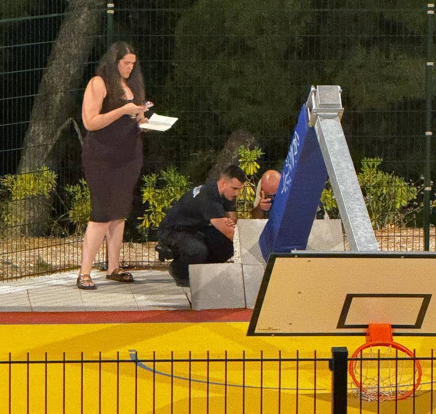 ŠOK NA IGRALIŠTU Koš se srušio na dijete na Braču: 'Puno je policije, odveli su ga gliserom..'