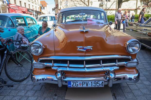 Zagreb: Na Europskom trgu održana je izložba oldtimera